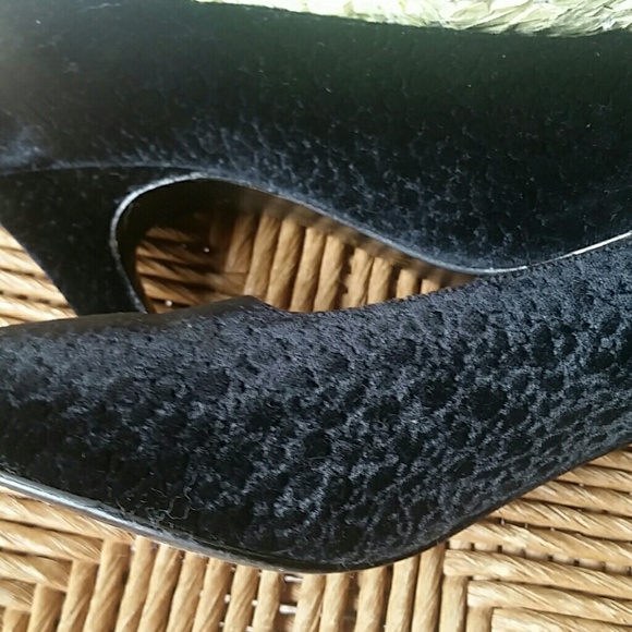 Nina crushed velvet heels, size 7.5 - Picture 8 of 8